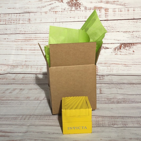 Invicta Two-Tone Gold and Silver Men’s HEAVY Watch withwarranty and original box - Picture 13 of 13